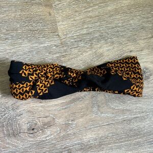 Manaola twist front headband